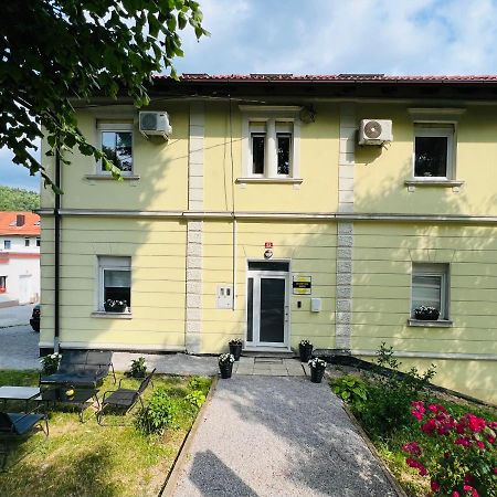 Hotel Lemonwood House à Postojna Extérieur photo