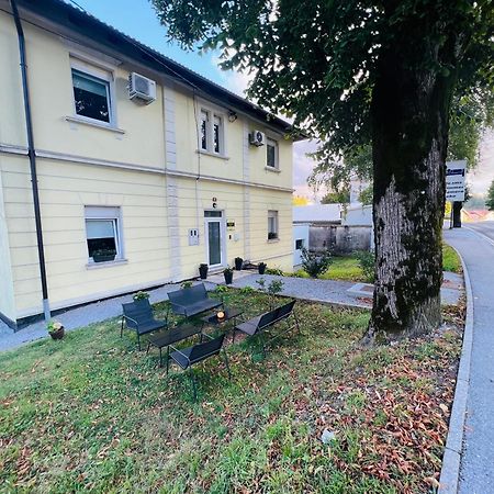 Hotel Lemonwood House à Postojna Extérieur photo
