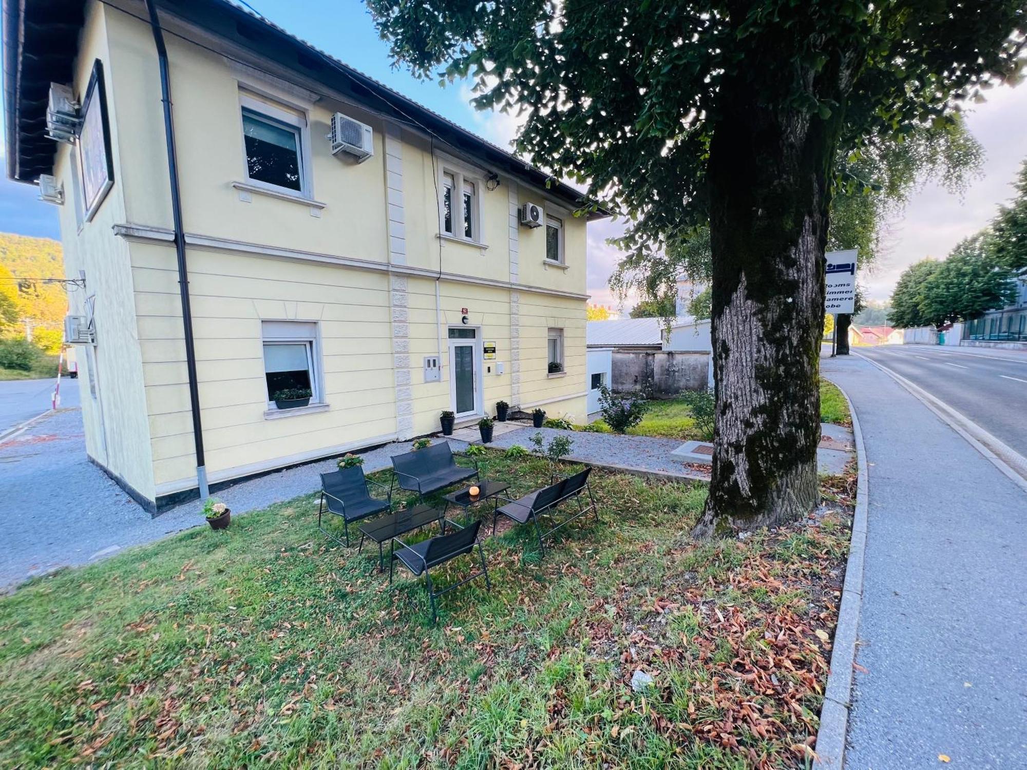Hotel Lemonwood House à Postojna Extérieur photo