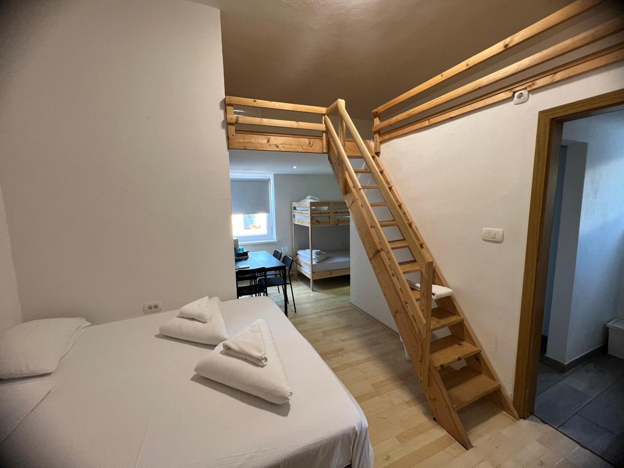 Hotel Lemonwood House à Postojna Extérieur photo