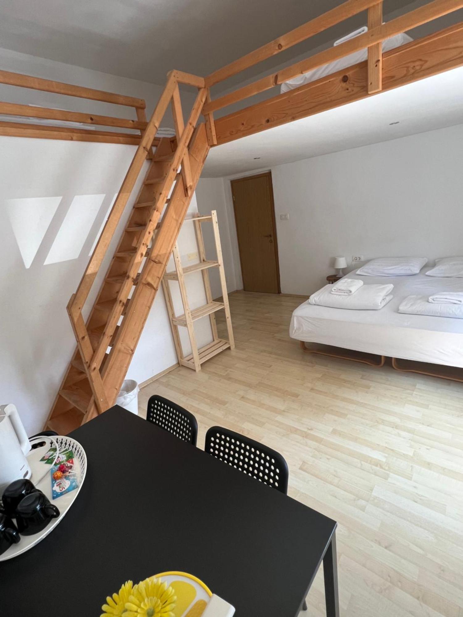 Hotel Lemonwood House à Postojna Extérieur photo