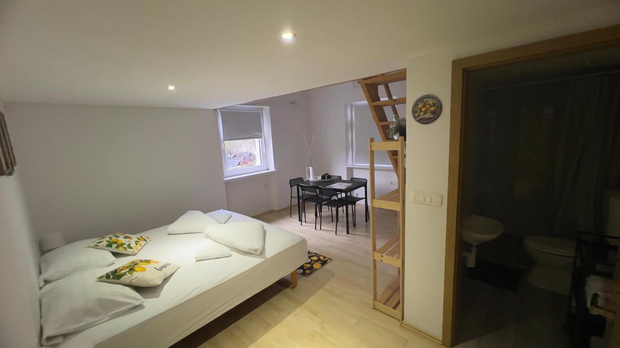 Hotel Lemonwood House à Postojna Extérieur photo
