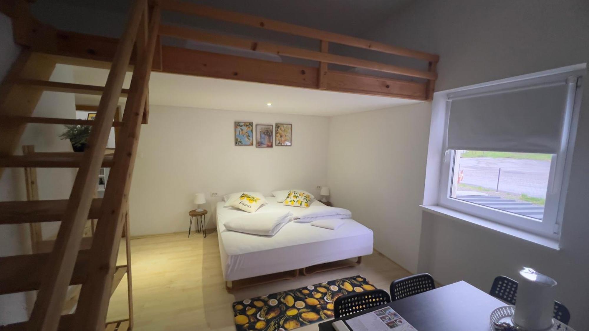 Hotel Lemonwood House à Postojna Extérieur photo