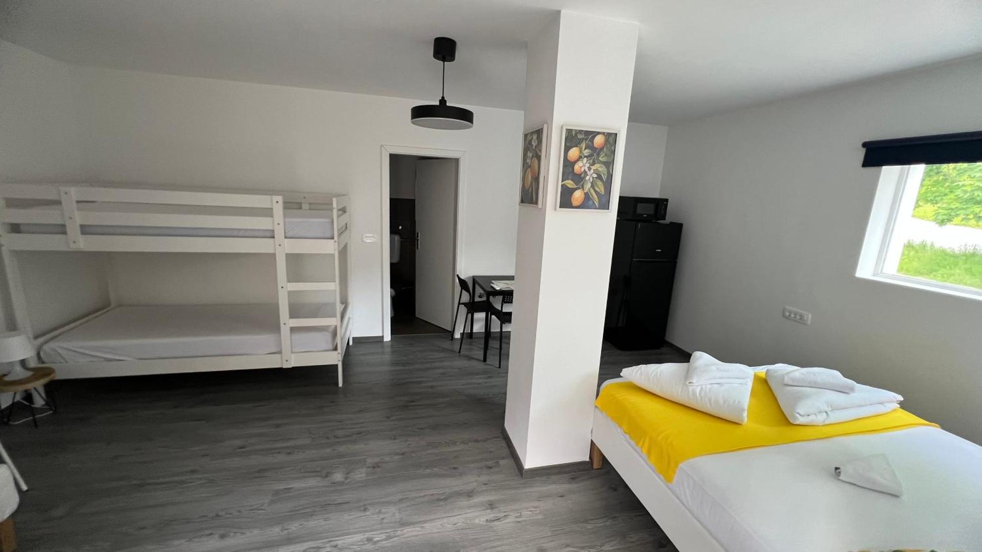 Hotel Lemonwood House à Postojna Extérieur photo