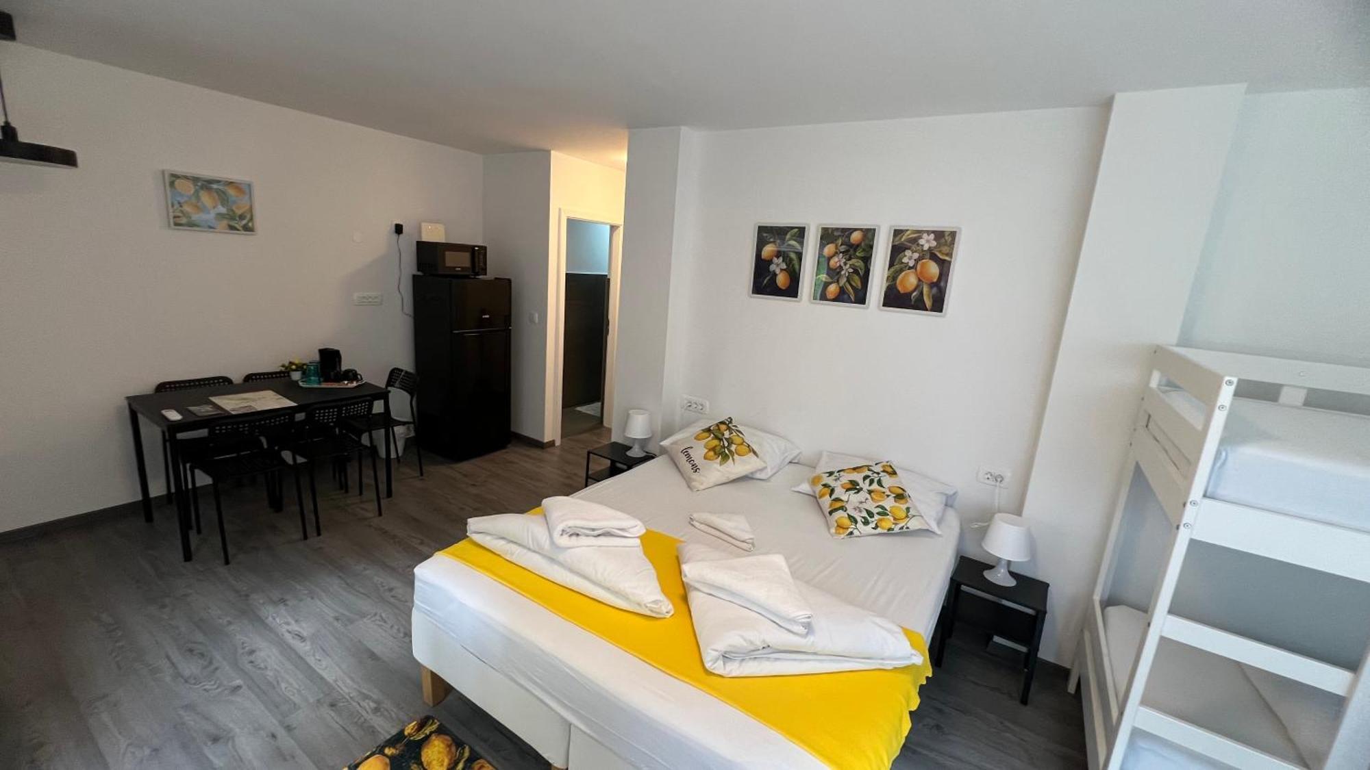 Hotel Lemonwood House à Postojna Extérieur photo