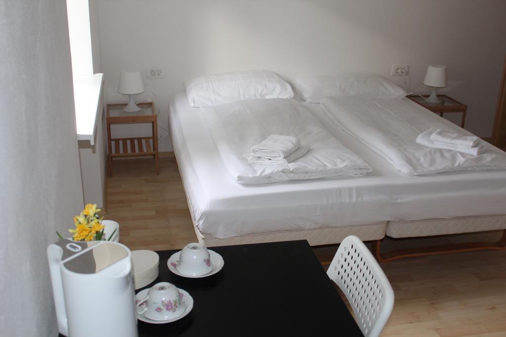 Hotel Lemonwood House à Postojna Extérieur photo